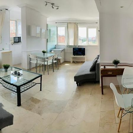 Pisos Con Piscina De Temporada Corta Estancia Мадрид Екстериор снимка