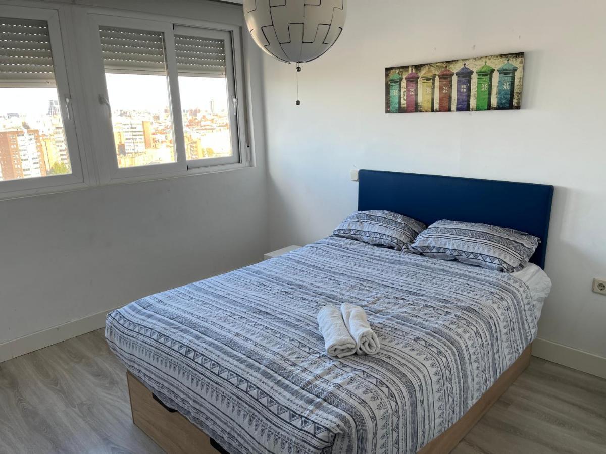Pisos Con Piscina De Temporada Corta Estancia Мадрид Екстериор снимка
