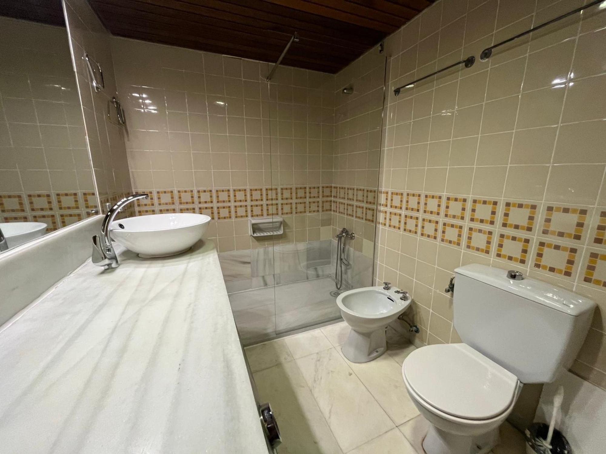 Pisos Con Piscina De Temporada Corta Estancia Мадрид Екстериор снимка
