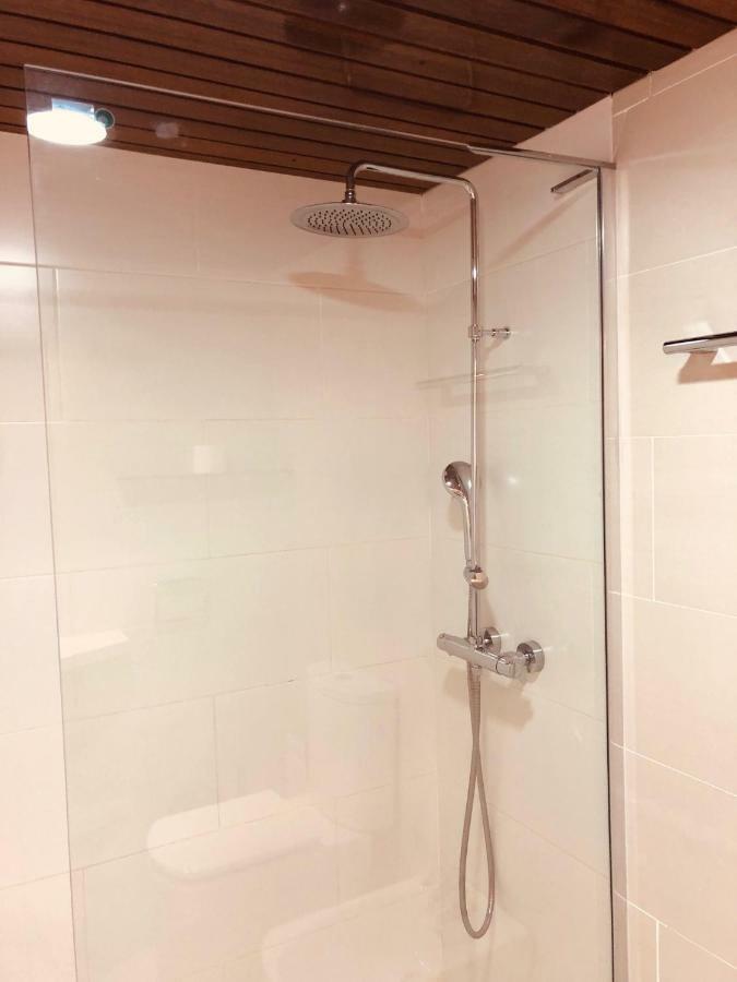 Pisos Con Piscina De Temporada Corta Estancia Мадрид Екстериор снимка